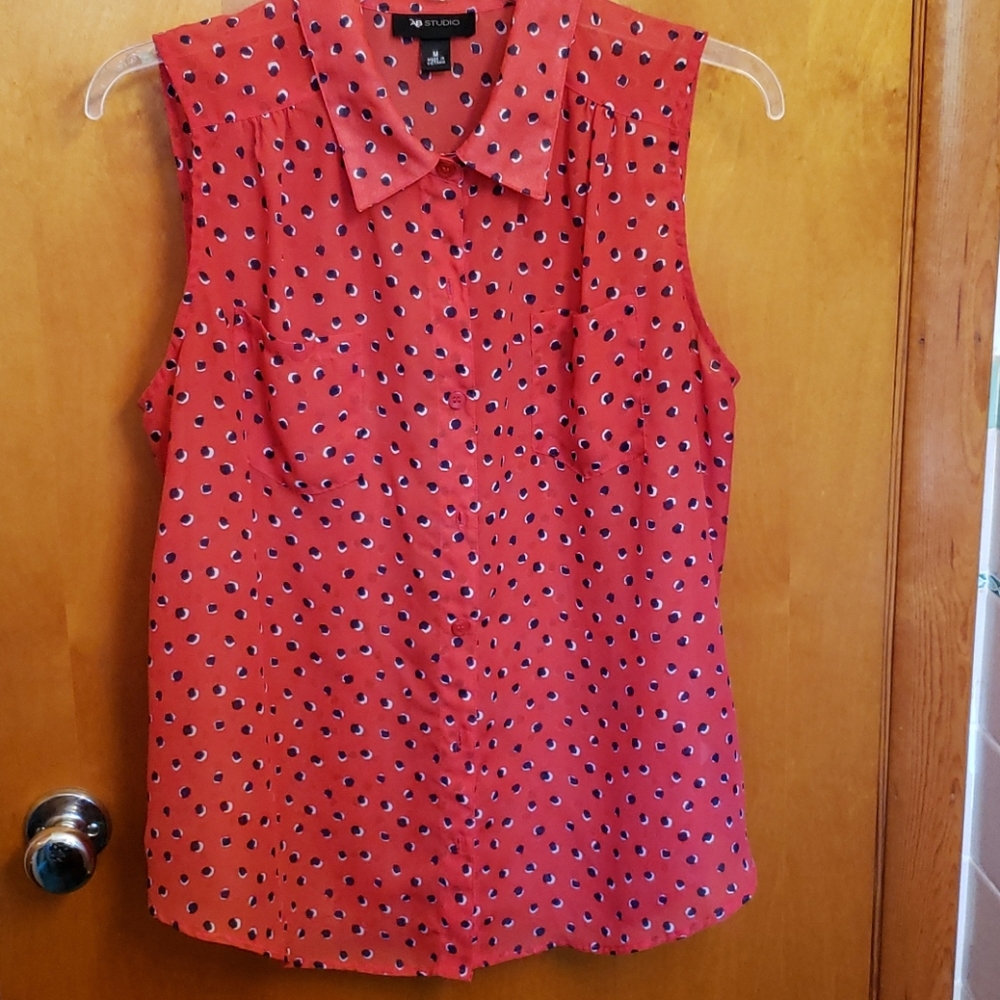 AB Studio sleeveless button down top